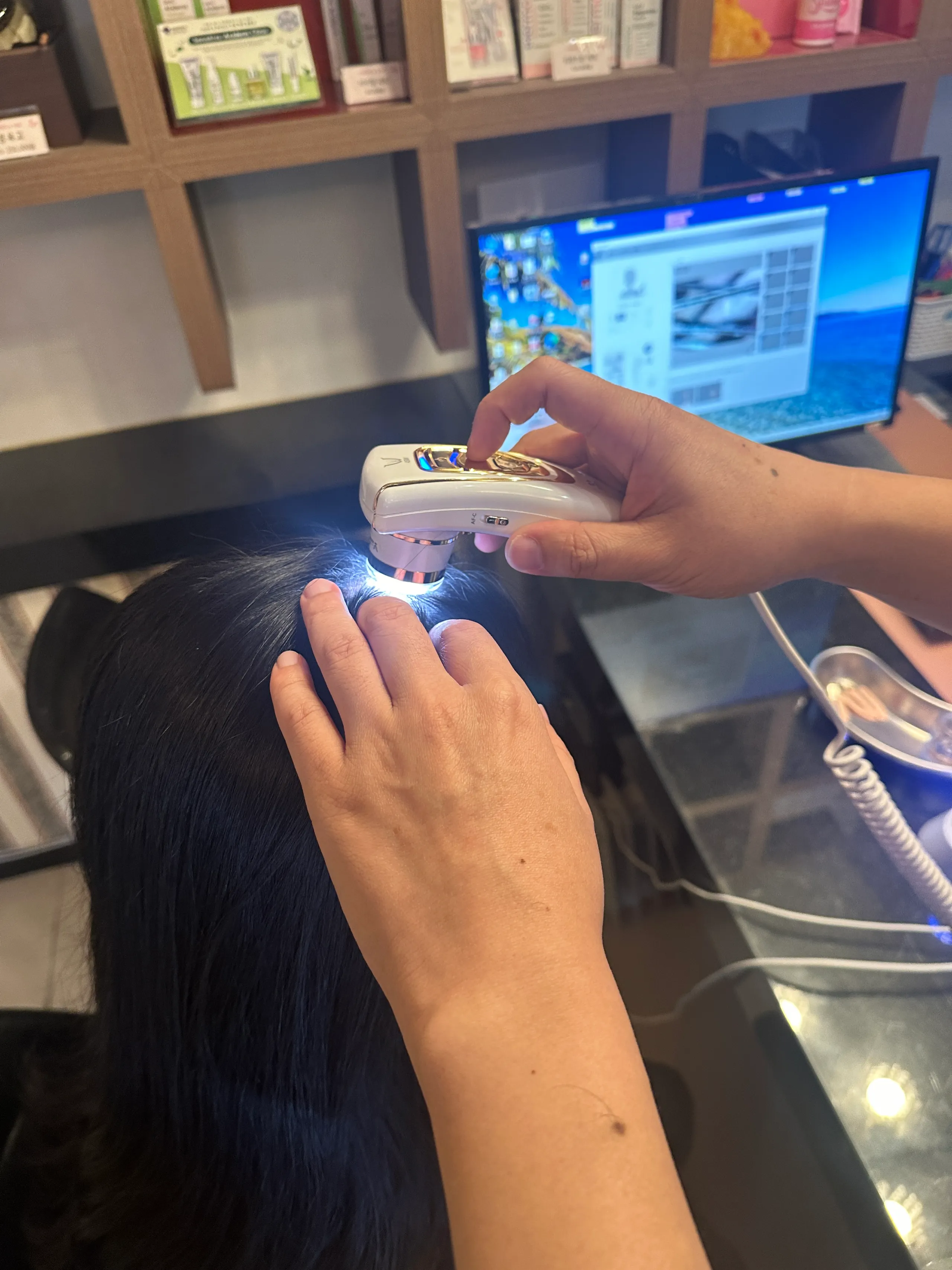 2. nabi-clinic-scalp-examination.jpg
