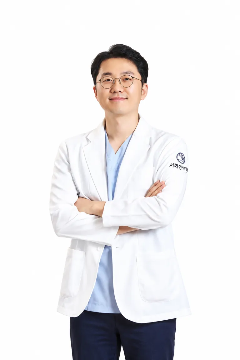 안경 쓴 한의사 프로필񎟀.png